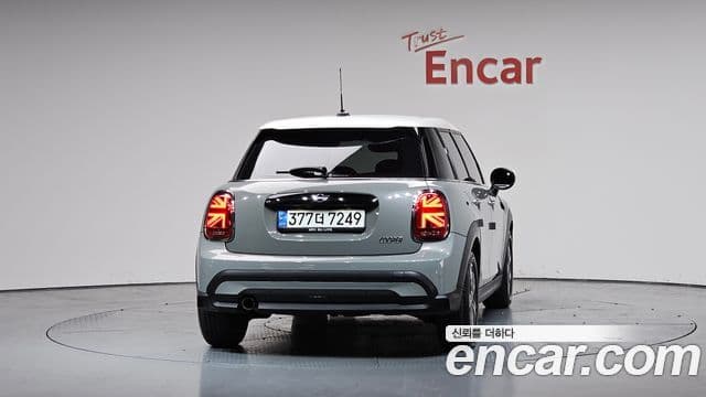Mini Cooper 2021 — ფოტო 4/20