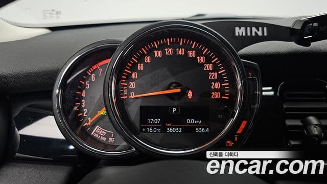 Mini Cooper 2021 — ფოტო 8/20
