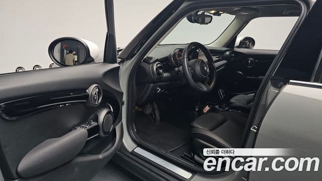 Mini Cooper 2021 — ფოტო 10/20