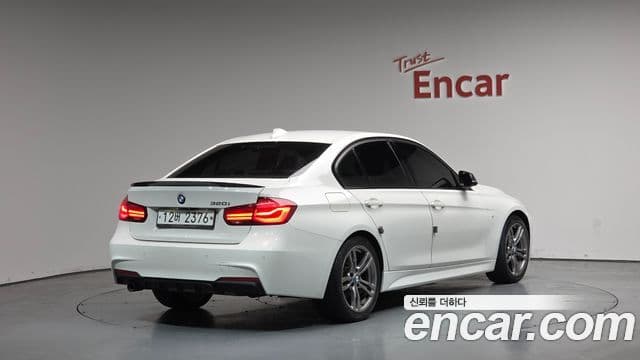 BMW 3 Series 2018 — Фото 2/20