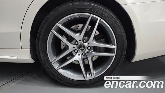 Mercedes-Benz S-Class 2019 — Şəkil 28/30
