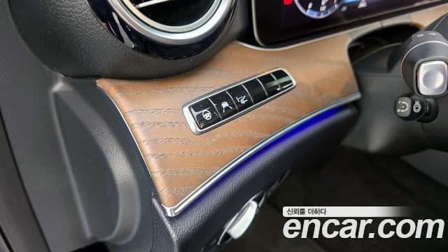Mercedes-Benz E-Class 2020 — Photo 18/37