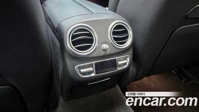 Mercedes-Benz E-Class 2020 — Photo 27/37