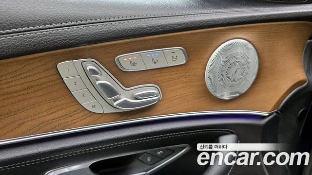 Mercedes-Benz E-Class 2020 — Photo 23/37