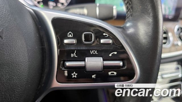 Mercedes-Benz E-Class 2020 — Photo 22/37