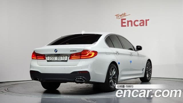 BMW 5 Series 2018 — ფოტო 2/20