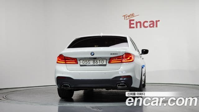 BMW 5 Series 2018 — ფოტო 4/20