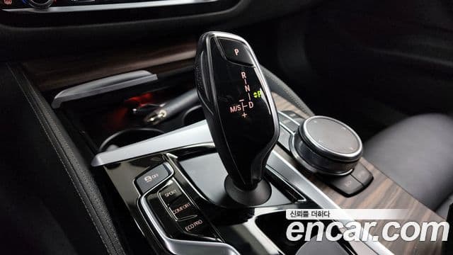 BMW 5 Series 2018 — ფოტო 9/20