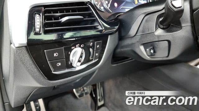 BMW 5 Series 2018 — ფოტო 17/20
