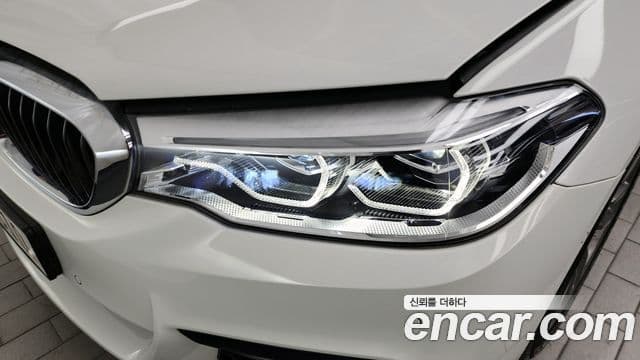 BMW 5 Series 2018 — Şəkil 6/36