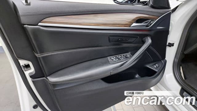 BMW 5 Series 2018 — Şəkil 2/36