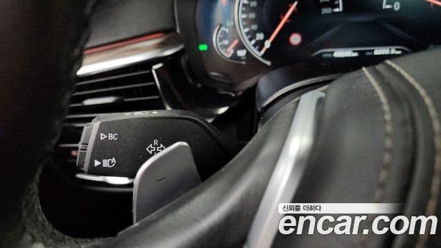BMW 5 Series 2018 — Şəkil 25/36
