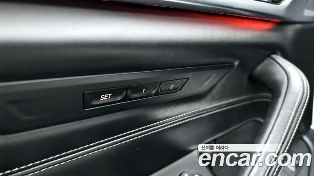 BMW 5 Series 2018 — Şəkil 22/36
