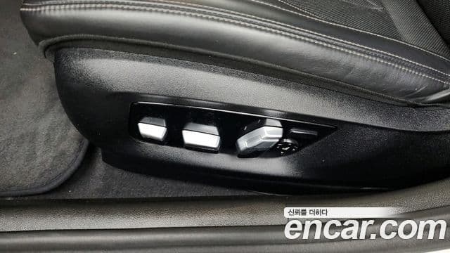 BMW 5 Series 2018 — Şəkil 13/36