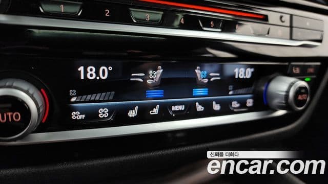 BMW 5 Series 2018 — Şəkil 14/36