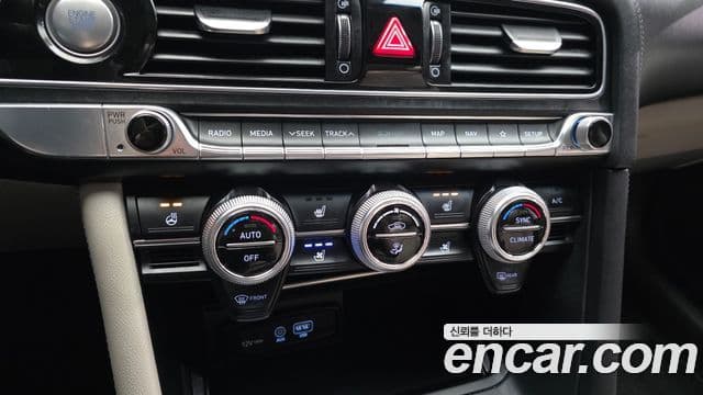 Genesis G70 2018 — ფოტო 17/20