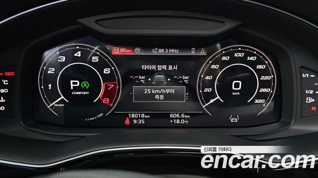 Audi RSQ8 2025 — Photo 24/36