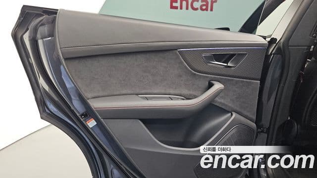 Audi RSQ8 2025 — Photo 28/36