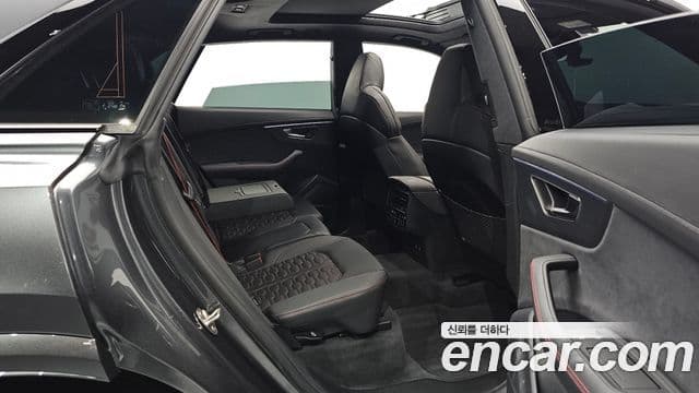 Audi RSQ8 2025 — Photo 20/36