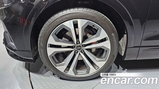 Audi Q7 2023 — ფოტო 5/20