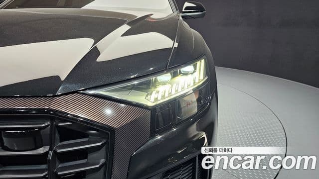 Audi Q8 2023 — Photo 8/37
