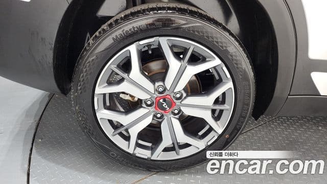 Kia Seltos 2022 — ფოტო 5/20