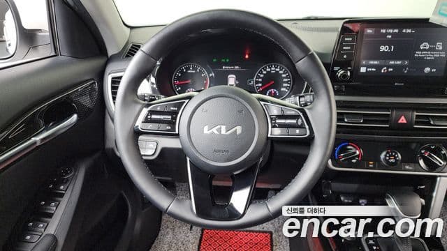 Kia Seltos 2022 — ფოტო 13/20