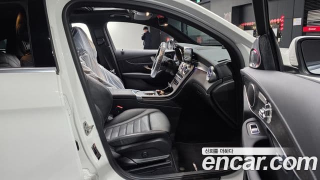 Mercedes-Benz GLC-Class 2023 — Photo 26/30
