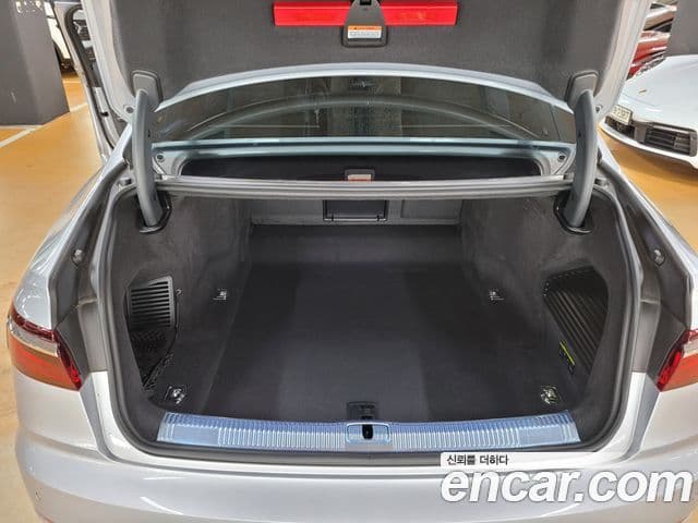 Audi A8 2023 — Şəkil 18/20