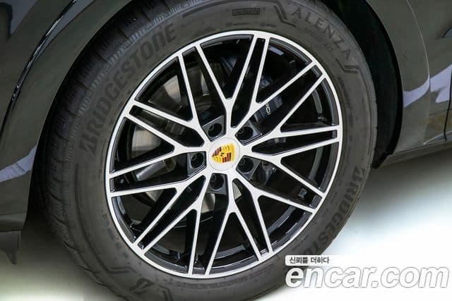 Porsche Cayenne 2024 — Photo 4/20
