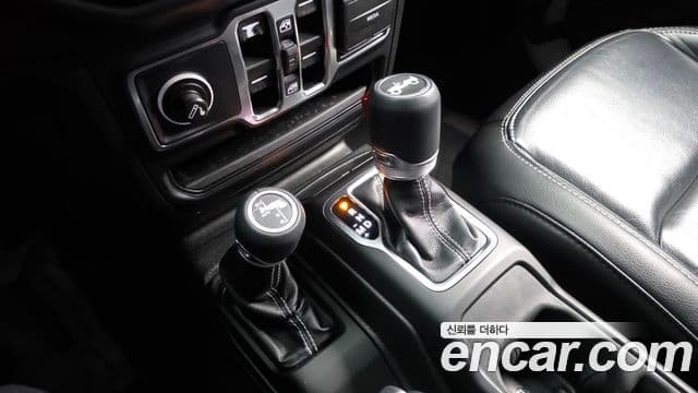 Jeep Wrangler 2019 — Şəkil 7/20