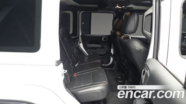 Jeep Wrangler 2019 — Şəkil 8/20