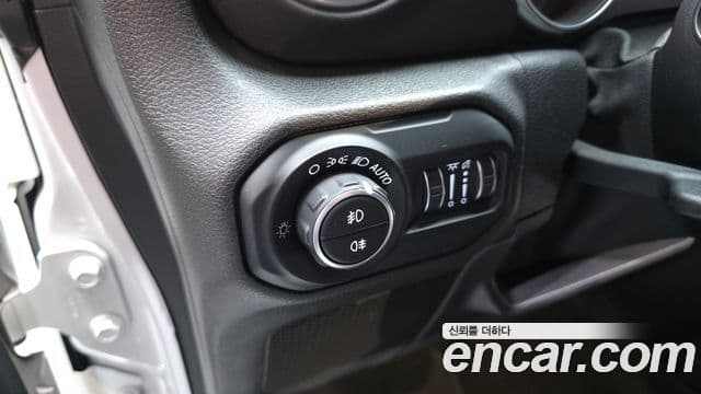 Jeep Wrangler 2019 — Şəkil 9/20