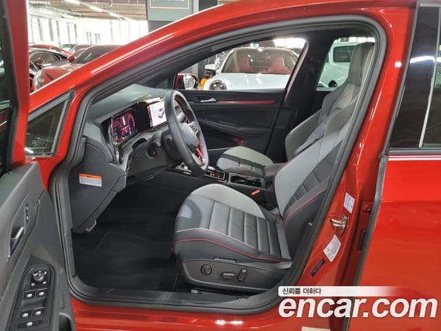 Volkswagen Golf 2023 — Şəkil 10/20