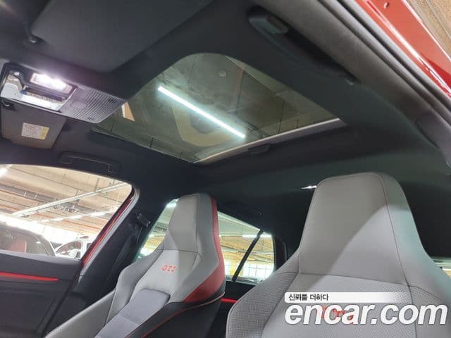 Volkswagen Golf 2023 — Şəkil 16/20