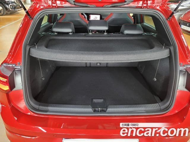 Volkswagen Golf 2023 — Şəkil 18/20
