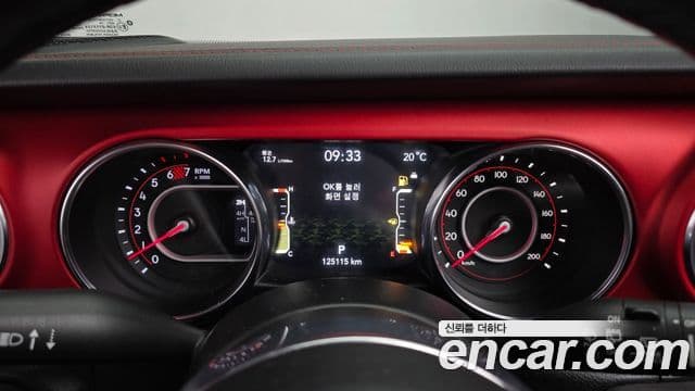 Jeep Wrangler 2019 — ფოტო 16/20