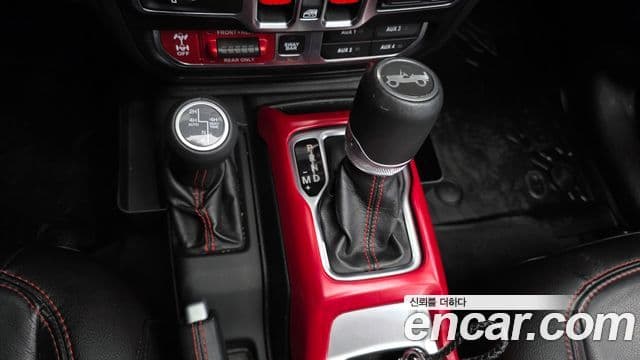 Jeep Wrangler 2019 — ფოტო 19/20