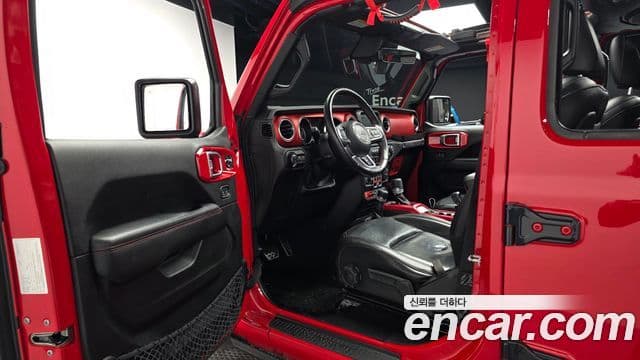 Jeep Wrangler 2019 — ფოტო 4/20