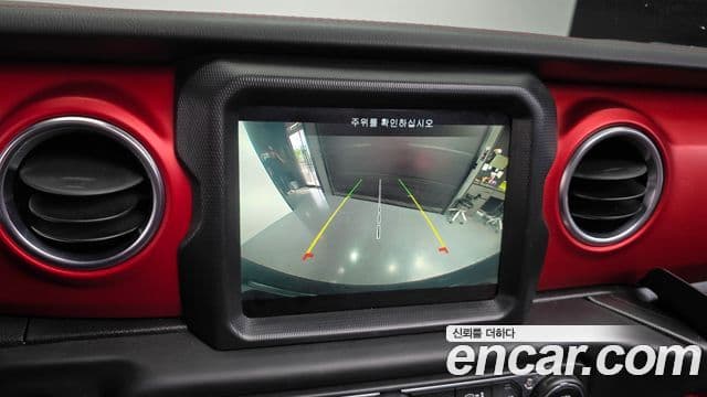 Jeep Wrangler 2019 — ფოტო 17/20