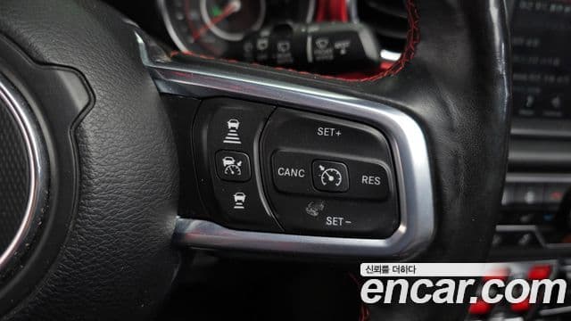 Jeep Wrangler 2019 — ფოტო 8/20
