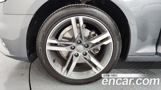 Audi A4 2019 — ფოტო 5/20