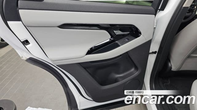 Land Rover Range Rover Evoque 2024 — Photo 32/33