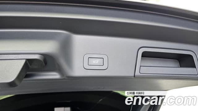 Land Rover Range Rover Evoque 2024 — Photo 16/33