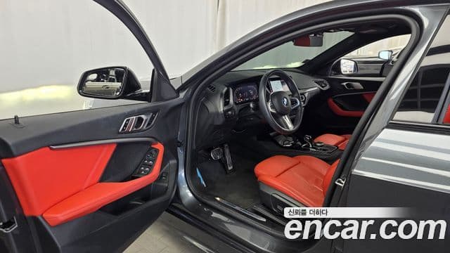 BMW 1 Series 2021 — ფოტო 18/34