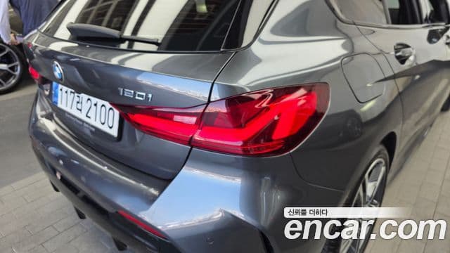BMW 1 Series 2021 — ფოტო 22/34