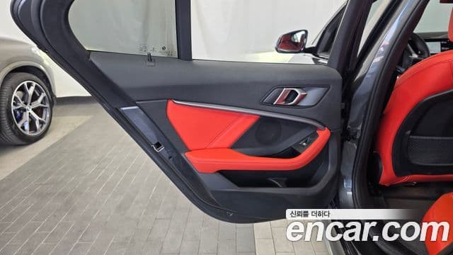 BMW 1 Series 2021 — ფოტო 25/34