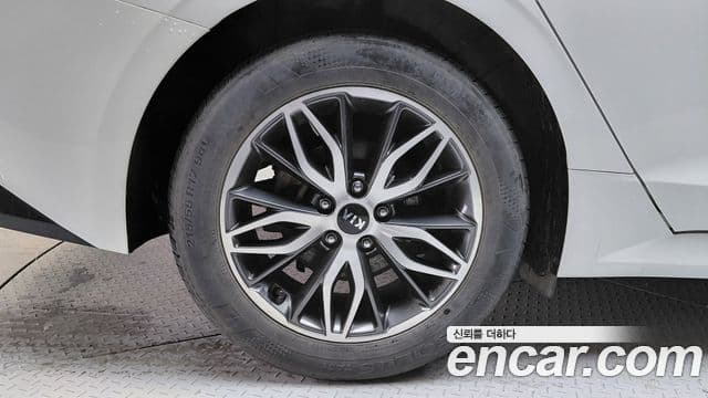 Kia K5 2021 — ფოტო 5/20