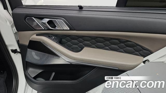 BMW X5M 2025 — Photo 26/33