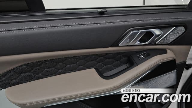 BMW X5M 2025 — Photo 22/33